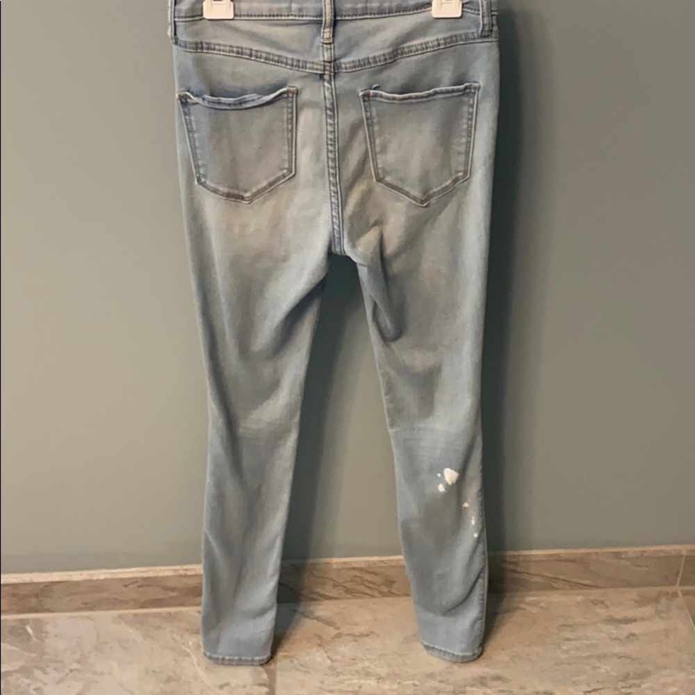 Light Jeans. High Rise. - Picture 2 of 2